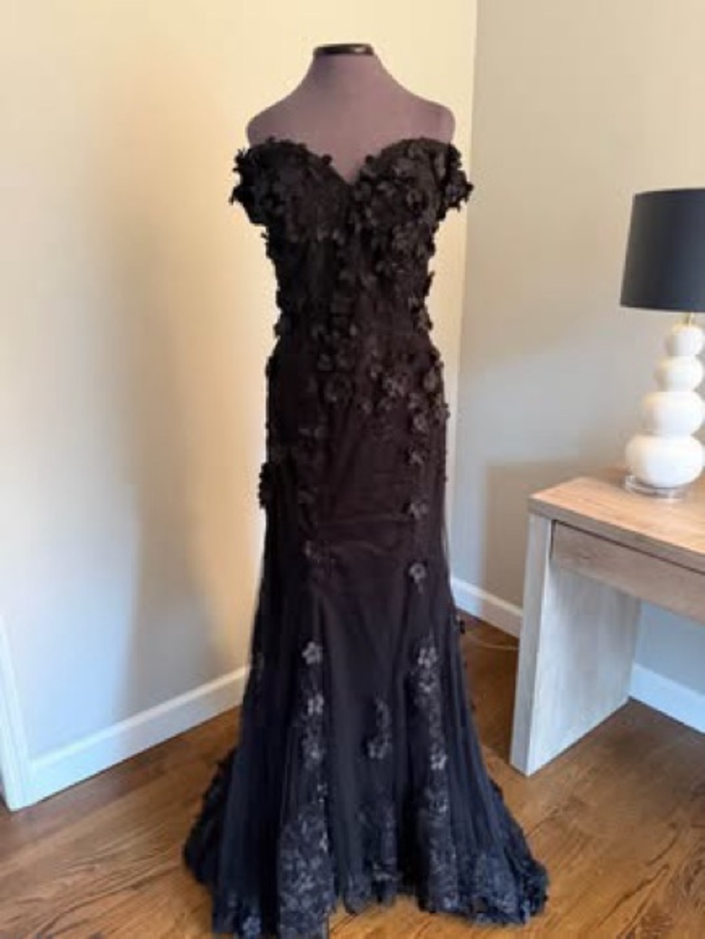 Elegant Black Off-Shoulder Floral Appliqué Evening/Wedding Gown